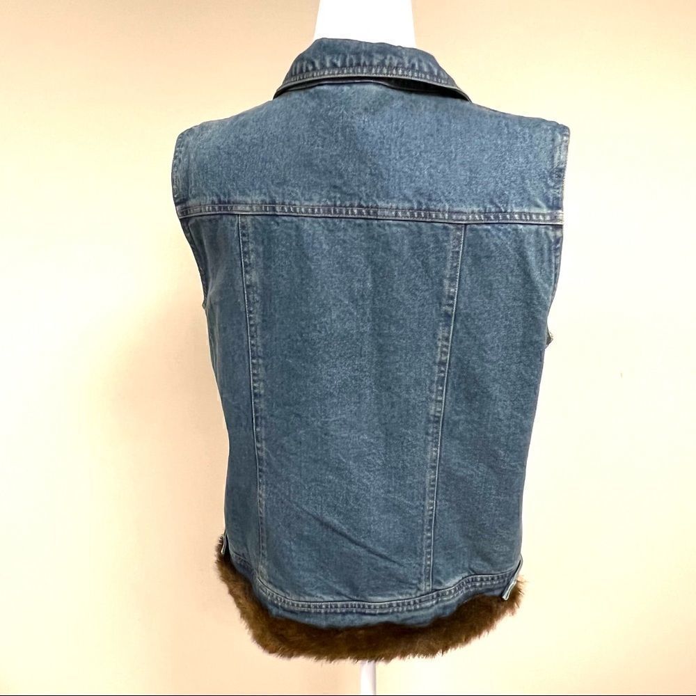 St Johns Bay jean jacket with faux fur trim. Sz Med - Picture 4 of 4